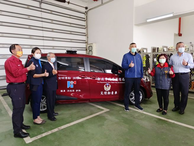 全球传动科技购置新台币80万元灾情勘查车1辆予树潭分队使用，新北消防局上午于分队办理捐赠仪式。(新北市消防局提供)