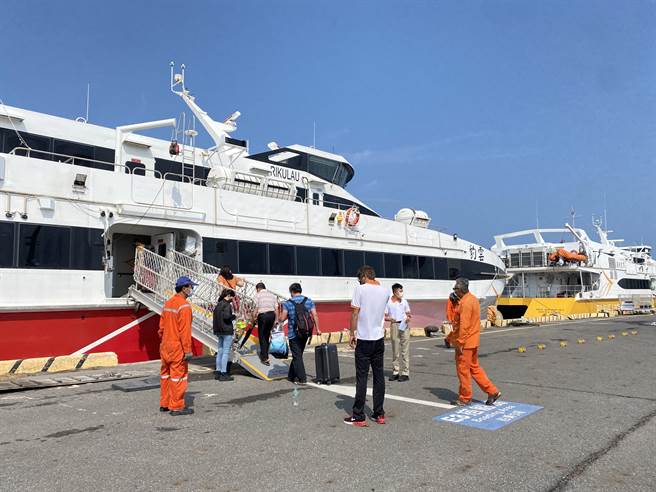 布澎藍色公路重啟開航 清明連假訂票熱。（張亦惠攝）