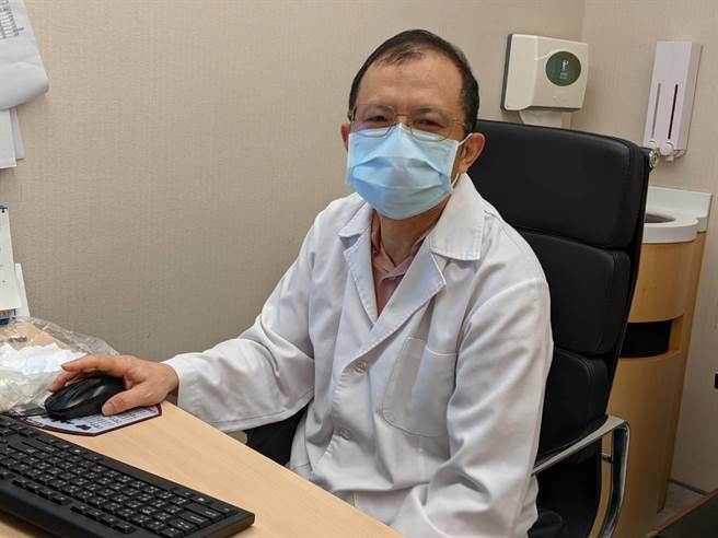 书田诊所家医科主任医师何一成。（书田诊所提供）