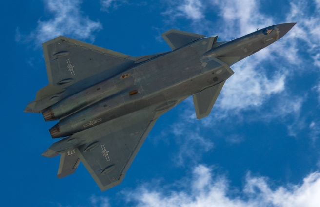 美国太平洋空军（Pacific Air Forces）司令维斯巴赫（Kenneth Wilsbach）说，万一爆发军事衝突，波音（Boeing）E-3B「哨兵」（Sentry）预警机已不足以及时发现中方的歼-20隐形战机（见图）。（中国军网）