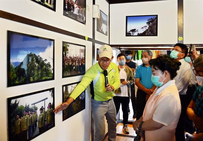迈向第25届大武山成年礼，屏县府特地将过往记忆集结策展，让民眾彷佛搭上时光机、回顾山林时光。（林和生摄）