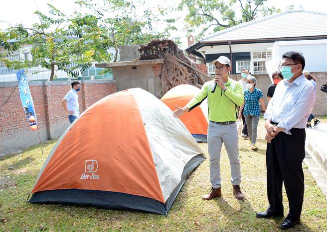 第25届大武山成年礼前夕，屏县府将山林生活原汁原味搬到山下，于胜利星村成功区举办回顾展。（林和生摄）
