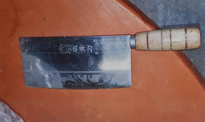 陳嫌坦承因飲酒情緒失控才這把菜刀攻擊友人，酒醒被逮後，相當後悔。（警方提供）