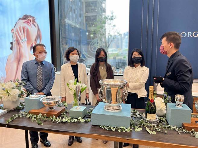 丹麥皇室御用的百年精品GEORG JENSEN喬治傑生年度春夏銀雕藝術展今（18）日首度在高雄義享天地舉行為期2周預約制貴賓鑑賞活動。（柯宗緯攝）