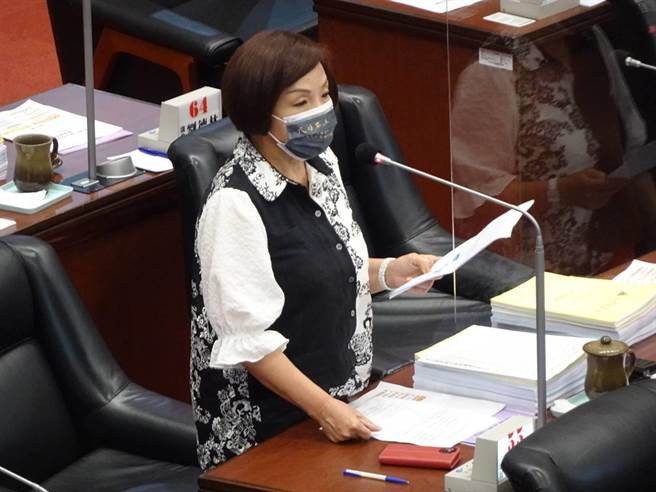 高雄巿議會國民黨團總召童燕珍指出，國民黨團針對福島核食有「零檢出、設專區、要標示」等3大要求。（曹明正攝）