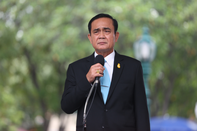 在帕拉育主持的疫情指揮中心會議中，泰國通過公共衛生部提出的新措施。（達志影像／shutterstock）