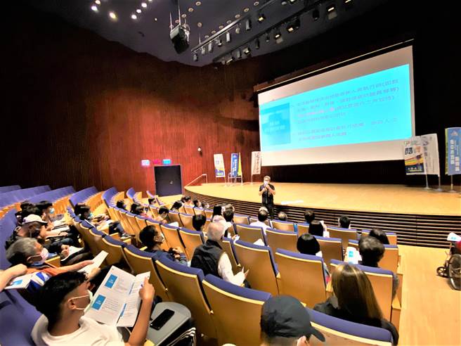 台中市府運動局18日舉行台中市2022年全民運動發展，運動i台灣2.0推動策略論壇，擴大民眾參與運動。（盧金足攝）