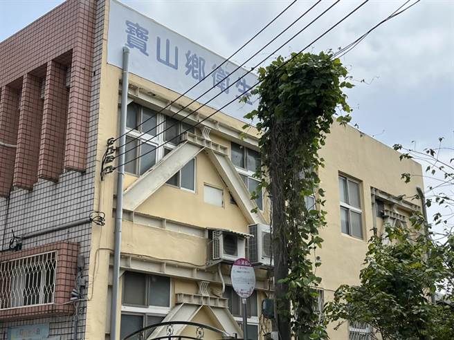 寶山鄉衛生所建物老舊，加上曾受921大地震影響，地方都希望能改善民眾就醫環境。（邱振瑋提供／邱立雅竹縣傳真）
