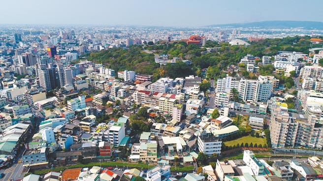 彰化县八卦山下的南郭宿舍群，周边7.35公顷初步勘选纳入实施都市更新之潜在范围。（彰化县政府提供／吴敏菁彰化传真）