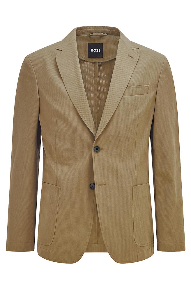 Boss卡其色機能性彈性西裝外套，1萬8300元。（Boss提供）