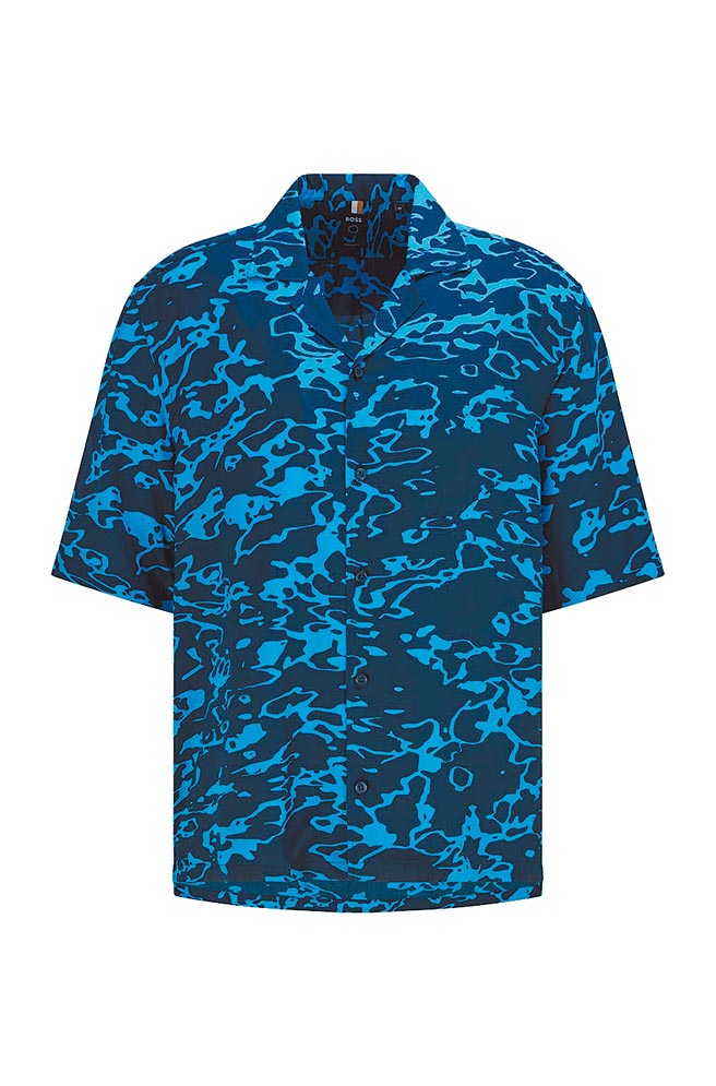 Boss藍色水波印花短袖襯衫，4800元。（Boss提供）