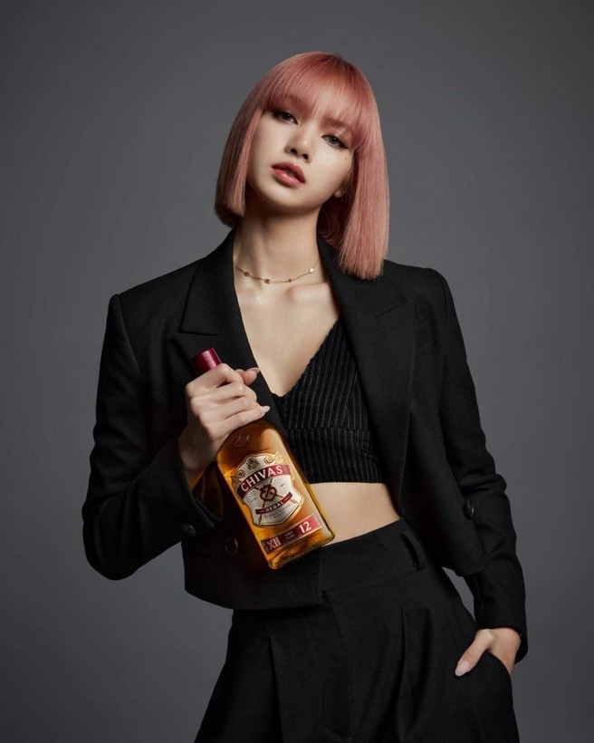 Lisa代言酒類廣告恐觸法。（lalalalisa_m IG）