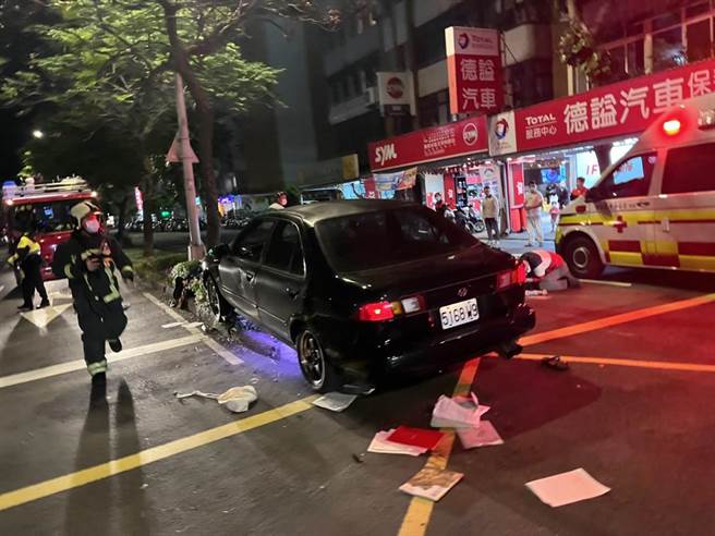 「德东飙车王」18日在士东路造成1死2伤惨剧。（陈鸿伟翻摄）