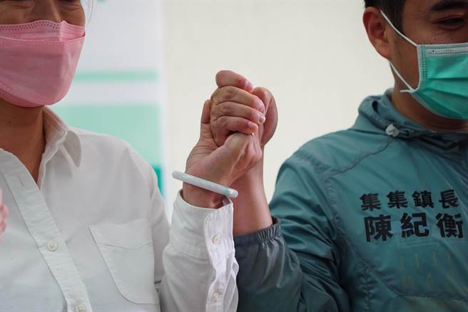 有趣的是原党部决定以民调决定人选，但记者会却是以「协调成功」来宣布候选人，对此主委罗美玲表示民调只是参考，协调一直都在进行。(吴建辉摄)