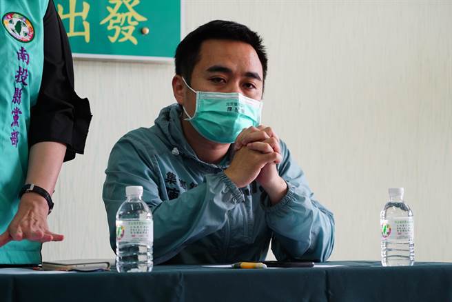 陈纪衡经过通盘考量后决定退出选战，并全力支持蔡培慧参选，替广大县民争取更多建设与福利。(吴建辉摄)