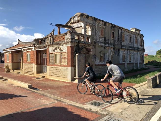 金门县政府推动观光品牌年轻化，各处景点的年轻游客愈来愈多。（李金生摄）