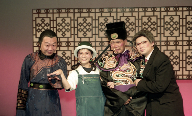 综艺节目《综艺万花筒》，右起阳帆、澎恰恰、张小燕、顾宝明。（图／中时资料照片）