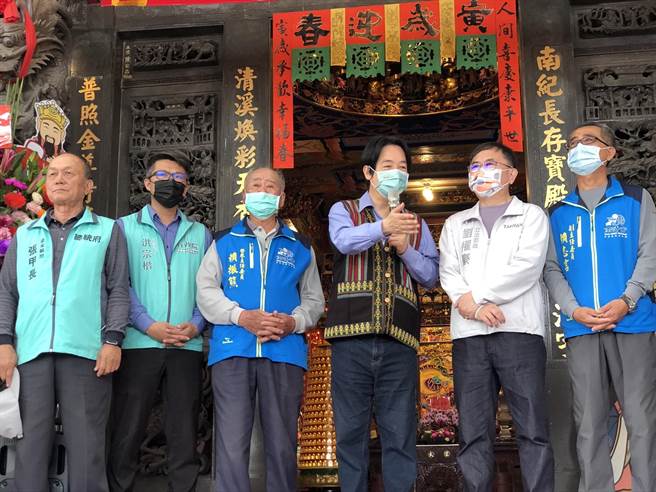 賴清德19日造訪台東，第2站至卑南鄉南清宮參拜。（蔡旻妤攝）