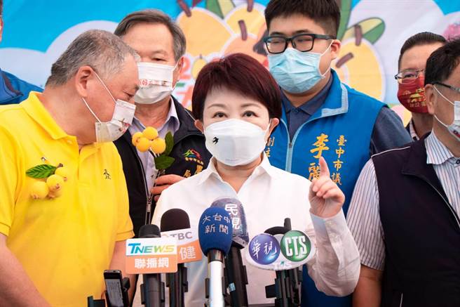 市长卢秀燕给予中火肯定，但建议应拆4部。（张妍溱摄）