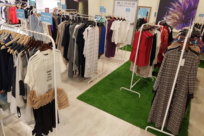 礼客Outlet内湖店在4月18日前打造出「永续时尚设计师专区」，集结台湾18位设计师品牌，让消费者能以快闪店亲民价格购物，支持台湾的设计师。（礼客Outlet提供）