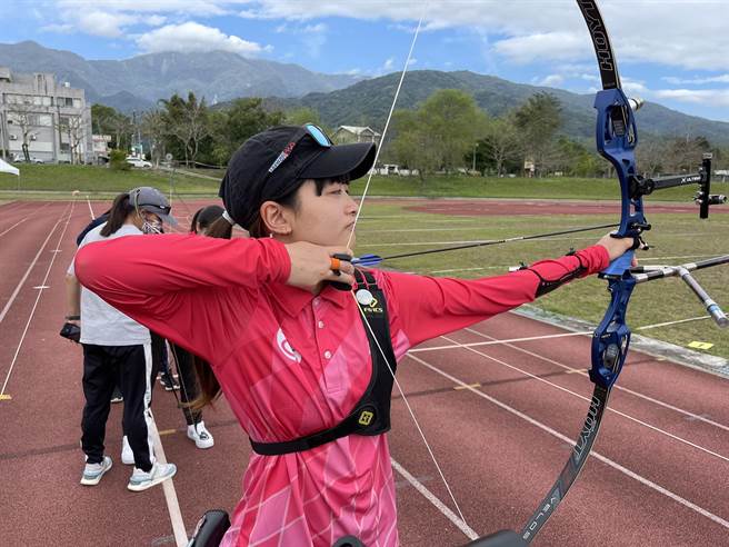 新竹市香山高中学生苏思敏参加世界中等学校运动会射箭国手选拔赛，以678分顺利获得国手资格。（新竹市政府提供／陈育贤新竹传真）