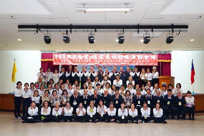 「三重區點亮希望讓愛飛揚」愛心關懷活動今在新北市三重體育場舉辦。（靈鷲山佛教教團提供）