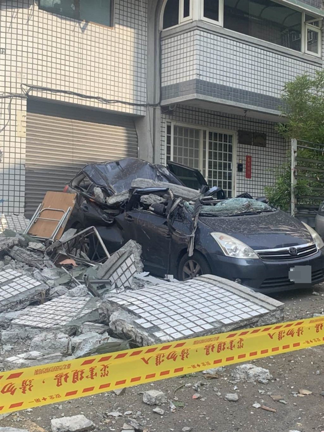 北市兴隆路大楼下午发生倒榻意外。（警方提供）