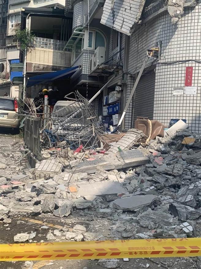 北市興隆路大樓下午發生倒榻意外。（警方提供／張立勳台北傳真）