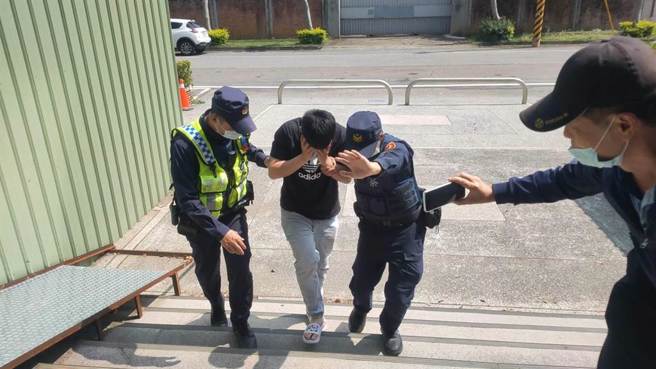 袁姓現役軍人酒駕撞死老婦還企圖焚車滅證，警方詢後將袁移送法辦。（讀者提供／謝明俊苗栗傳真）