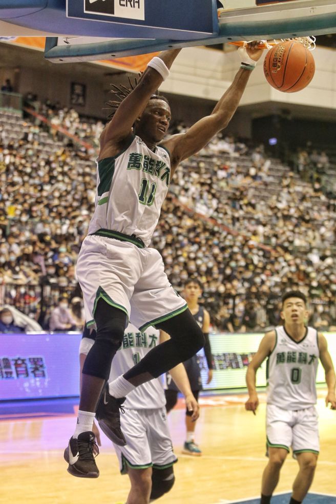 万能科大盖比表现出色，是球队能进军4强的助力之一。（杜宜谙摄）