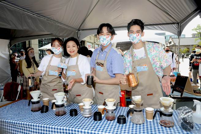 黄瀞怡（左起）、杨贵媚、施名帅、林柏宏出席快闪活动。（公视提供）