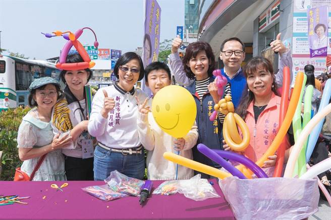 市议员李翁月娥携手台湾环保协会举办新北市爱心市集　（李翁月娥服务处提供／戴上容新北传真）