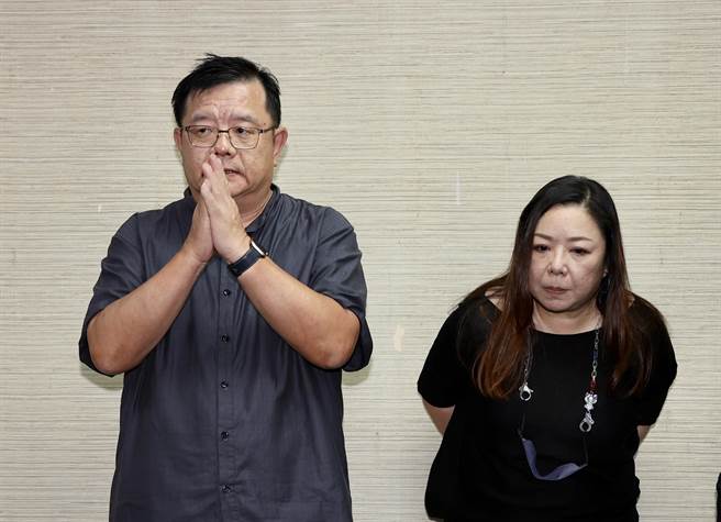 梁志民（左）、呂曼茵突然聽到顧寶明逝世消息，心情難過哀傷。（羅永銘攝）