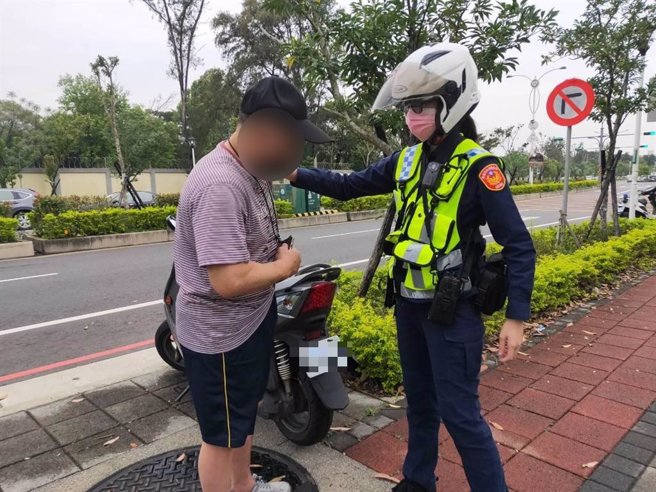 林姓男子停車後，忘記機車停放位置，所幸熱心員警協助。(翻攝照片)