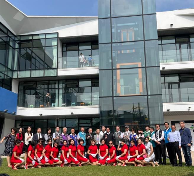 国巨洋伞文创园区是首座以洋伞为主题的观光工厂，正在进行经济部观光工厂评鑑程序中。（陈梦茹摄）