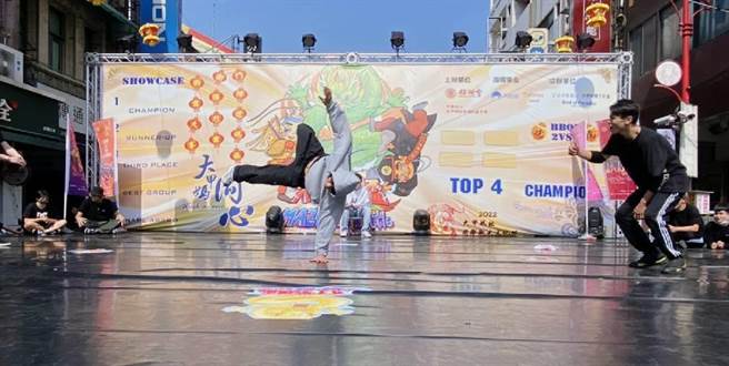 今年大甲妈祖国际观光文化节充满力与美！19日于大甲镇澜宫特举办大甲妈祖国际观光文化街舞赛事。（台中市政府提供）