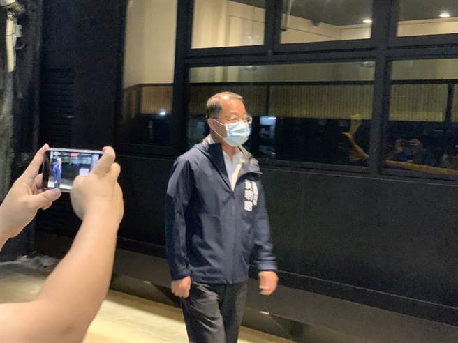 锅物店内枪响，高巿警察局长黄明昭赶赴现场。（翻摄照片）