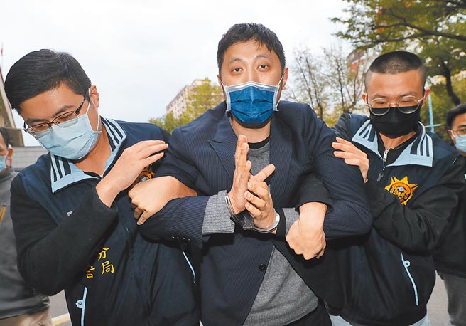 对民进党立委高嘉瑜施暴的林秉枢（中）。（本报资料照片）