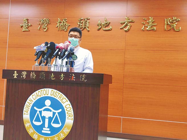 桥头地院刑一庭庭长杨智守表示，合议庭认定被告梁育志犯罪手段凶残且毫无悔意，依强制性交而故意杀害被害人罪，宣判梁嫌死刑、褫夺公权终身。（林雅惠摄）