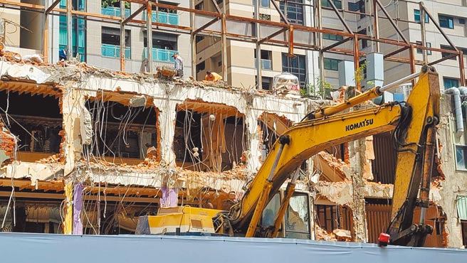 参与都更重建民眾，除充分了解相关文件与资讯外，可透过目前地方政府所提供的谘询管道寻求协助。（王莫昀摄）