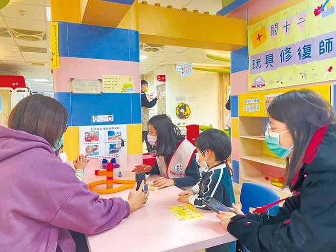 彰化縣整合現有兒少、親子場館，推出5處玩具銀行，提供近8000件全新教玩具、繪本，適合0至6歲幼兒各種需求。（社會處提供／謝瓊雲彰化傳真）