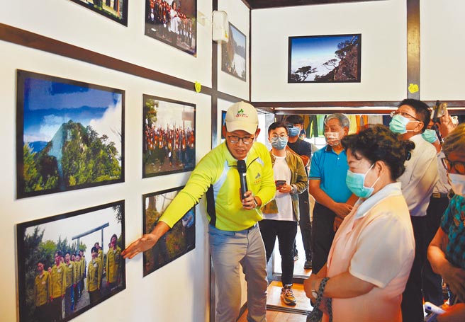 迈向第25届大武山成年礼，屏县府特地将过往记忆集结策展，让民眾彷佛搭上时光机、回顾山林时光。（林和生摄）