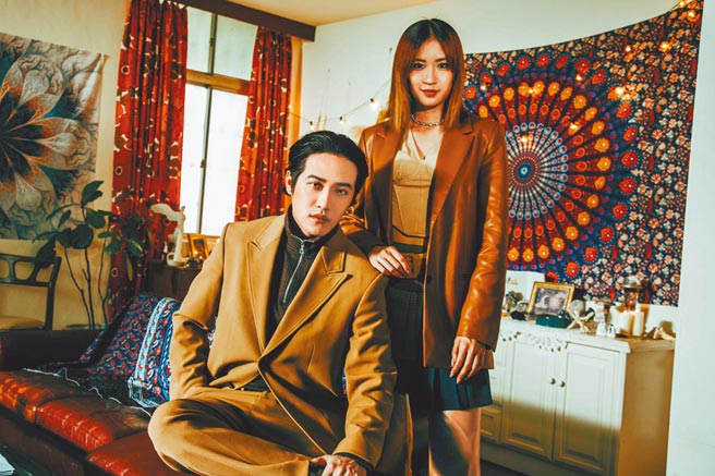 熊仔（左）近來釋出新歌，邀請來9m88合作對唱。（索尼音樂提供）