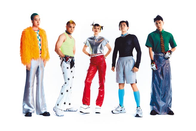 美秀集团日前参与春浪音乐节演出，分析各音乐节受眾明确，同时也表示自己什么都可演，向各主办喊话：「欢迎来找我们。」（火玄火包股份有限公司提供）