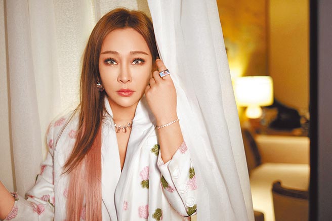 温岚新歌〈血玫瑰〉已上线。（诚利千代提供）