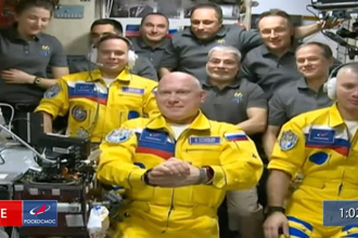 太空人穿黃藍色挺烏克蘭？俄聯邦太空總署駁斥