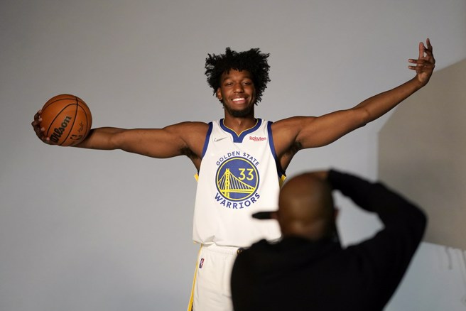 看来勇士榜眼中锋怀斯曼本季復出机率越来越小。(美联社资料照)