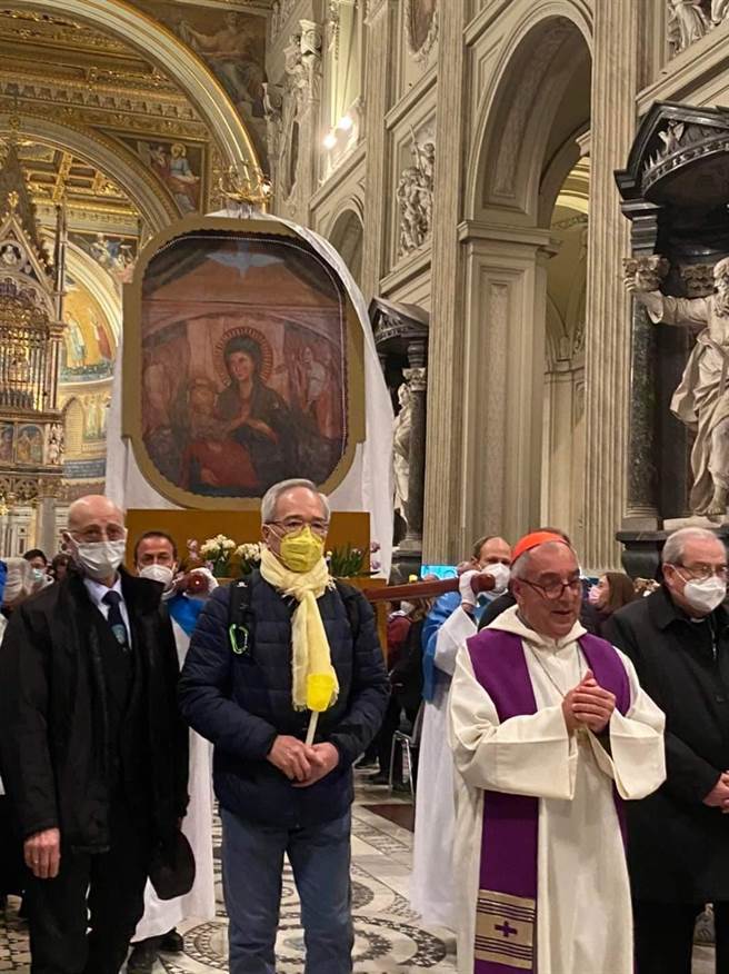 為烏克蘭和平祈禱，駐教廷大使出席彌撤。（取自駐教廷大使館臉書）