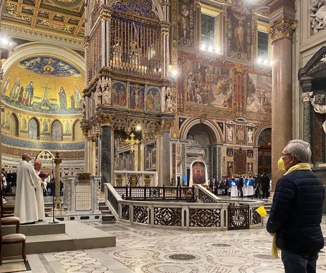 為烏克蘭和平祈禱，駐教廷大使出席彌撤。（取自駐教廷大使館臉書）