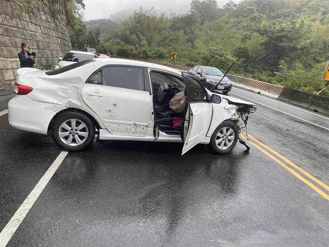 台東台9線20日早上9點17分發生兩車碰撞事故，造成4人受傷。（台東縣消防局提供／蔡旻妤台東傳真）